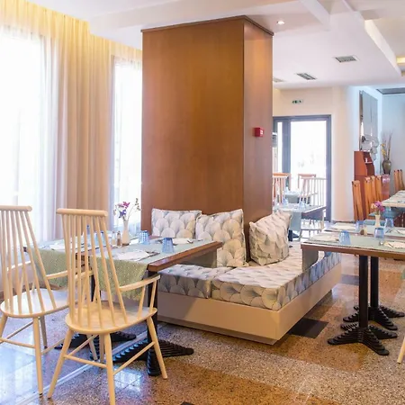 فندق Mediterranean 4*