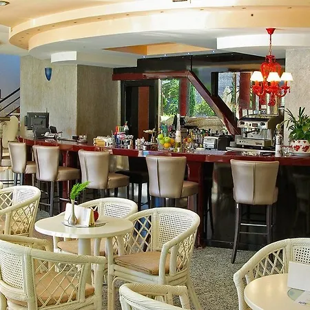 מלון Mediterranean 4*